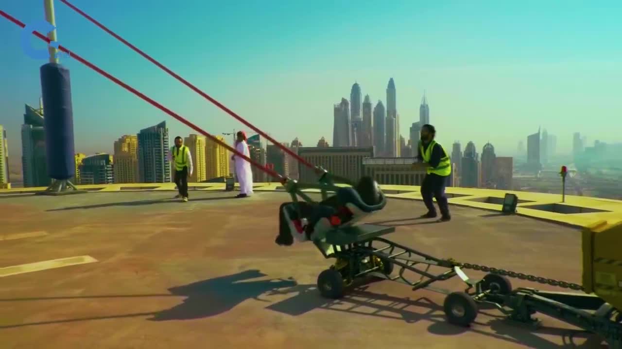 不可思议的人体弹弓1秒内时速破200公里挑战者只有勇气可不够