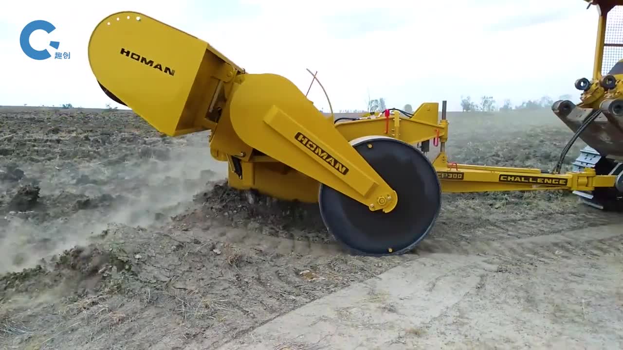不可思议的松土播种机上下两种机器同时工作