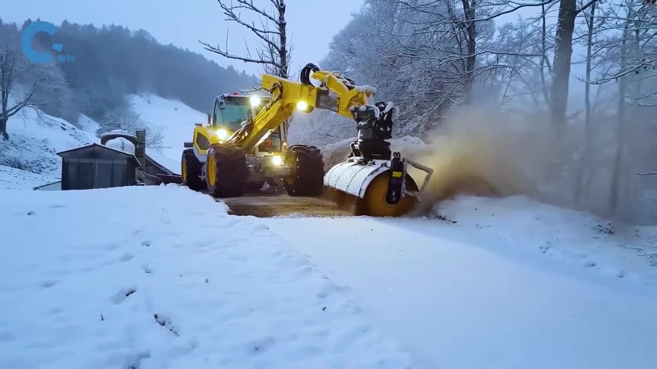 不可思议的毛刷除雪机来回三两下地上的积雪全不见
