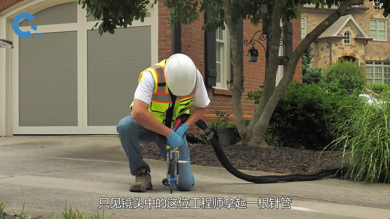 不可思议的修路方法为什么要在路面下塞泡沫不怕压塌吗