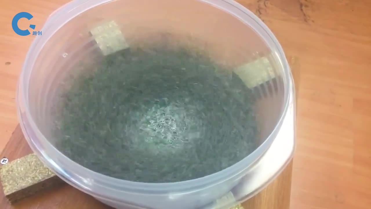 不可思议的磁力抛光机无数根钢针旋转打磨工件