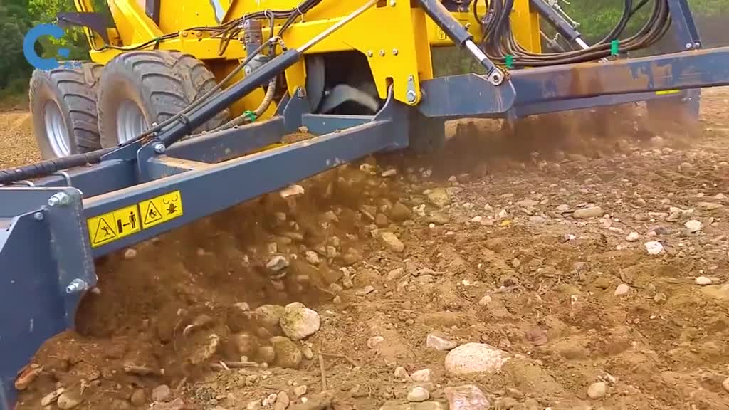 不可思议的捡石头机精准收集农田大石头甚至还能直接粉碎掉