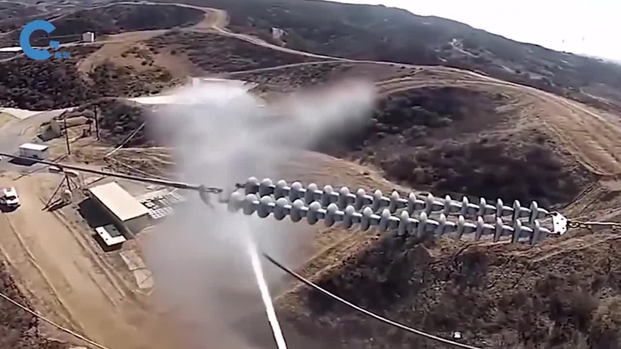 为什么要用水枪冲洗高压线不怕被电到吗