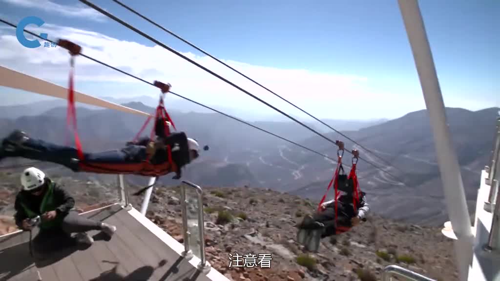世界上最快的高空滑索玩家全程保持趴着的姿势