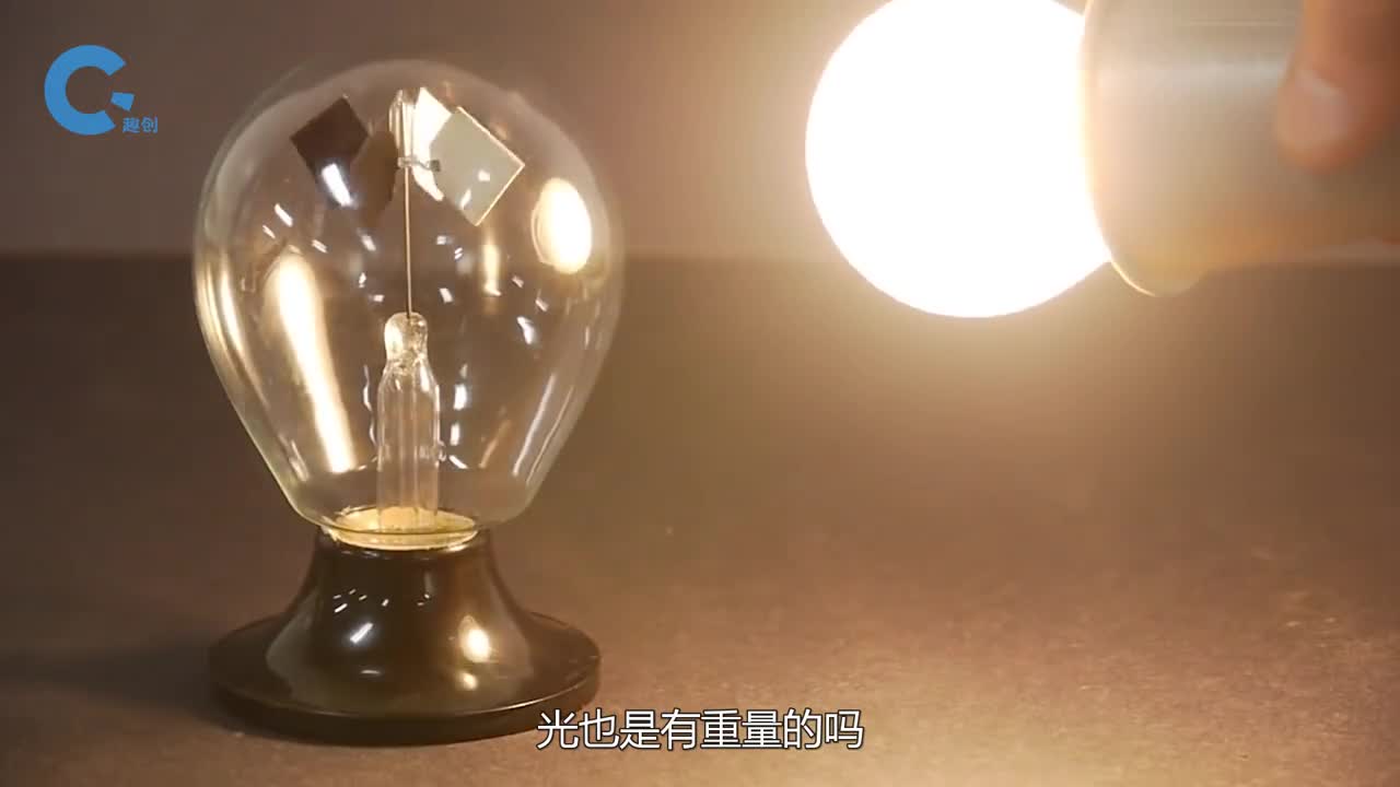 光真的有重量吗用手电筒照向电子称后神奇的现象出现了