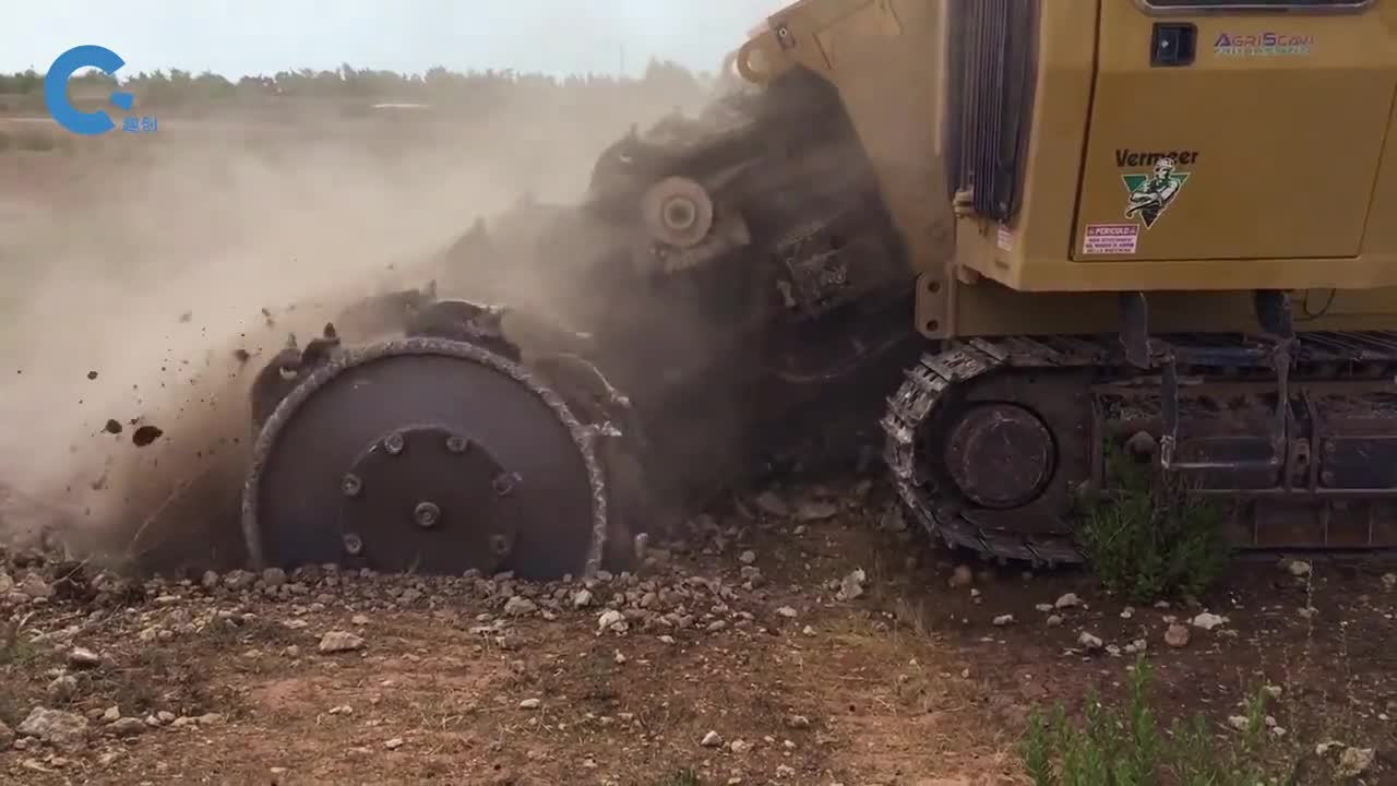 不可思议的地形平整机坚硬的矿石秒变碎块