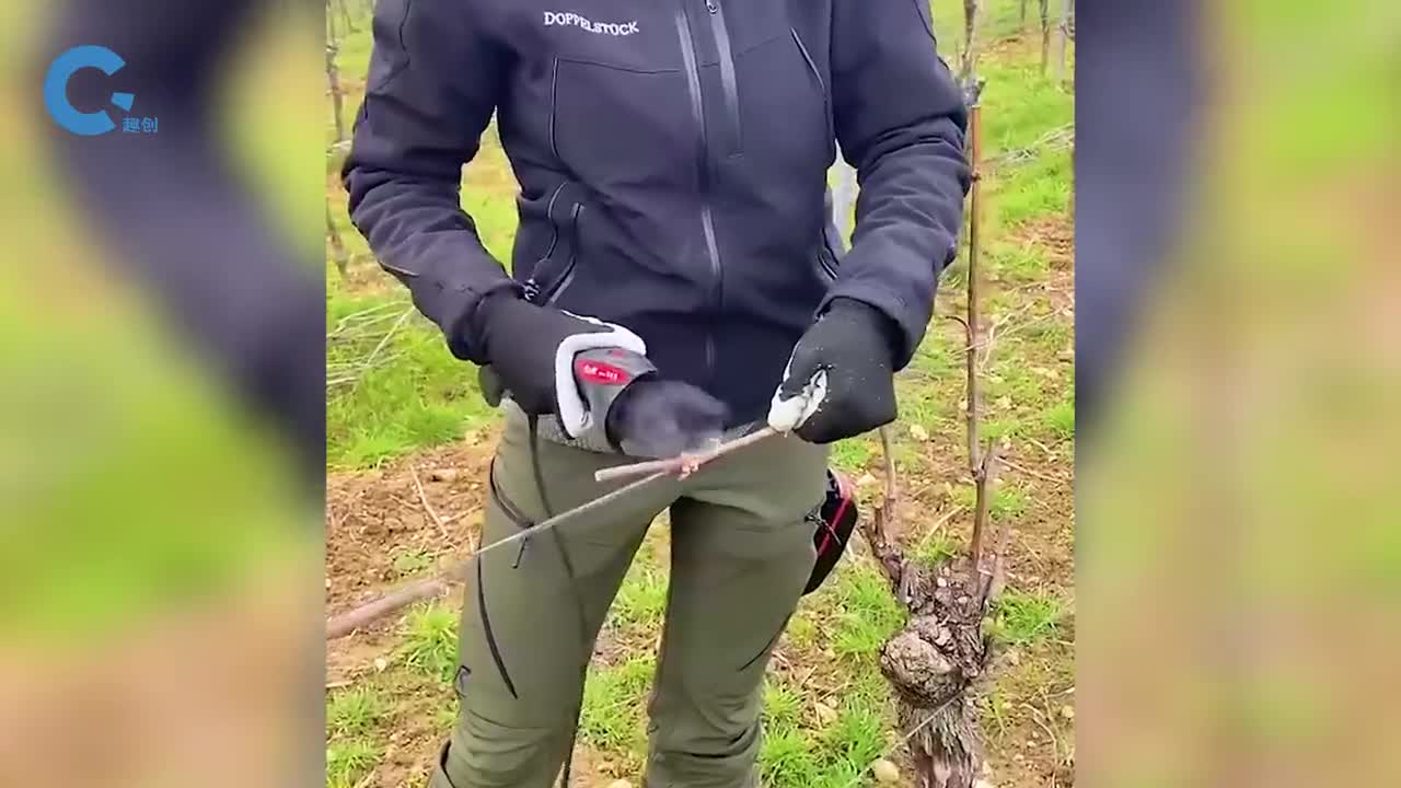 不可思议的电动捆扎钳拽着铁丝快速旋转捆扎一次仅需05秒