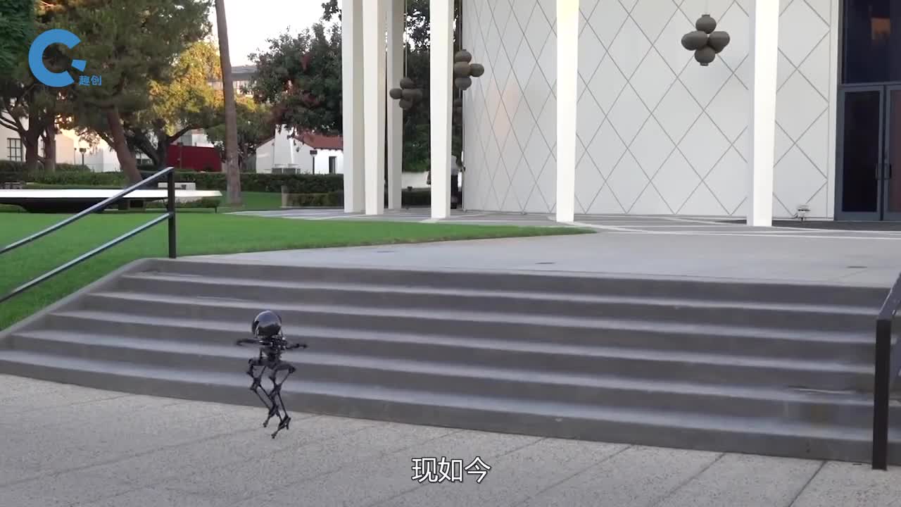 世界首例切断电源飞行的苍蝇机器人上山下水无所不能