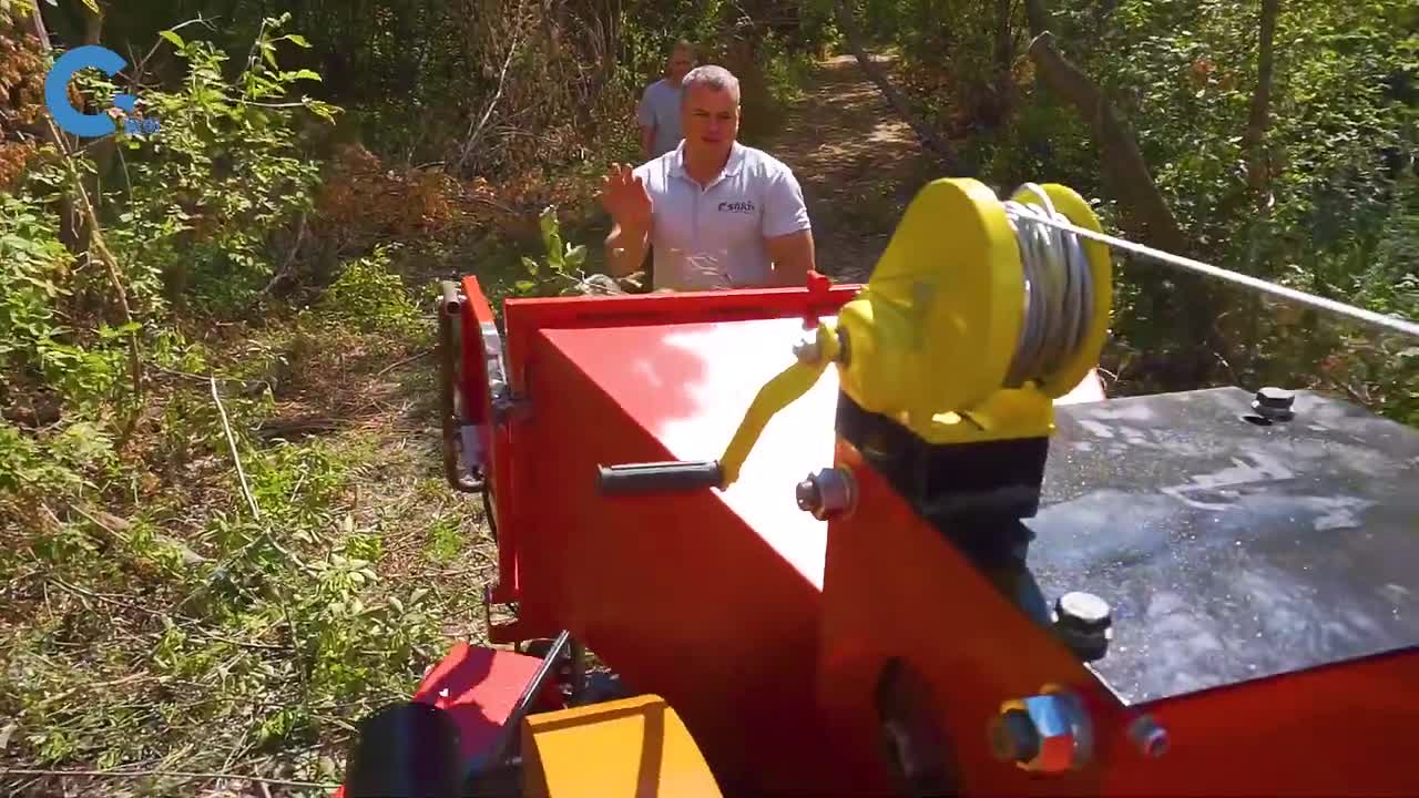 不可思议的树木分解机一整根树木推进去被分解成数十段吐出来不可思议的树木分解机一整根树木推进去被分解成数十段吐出来
