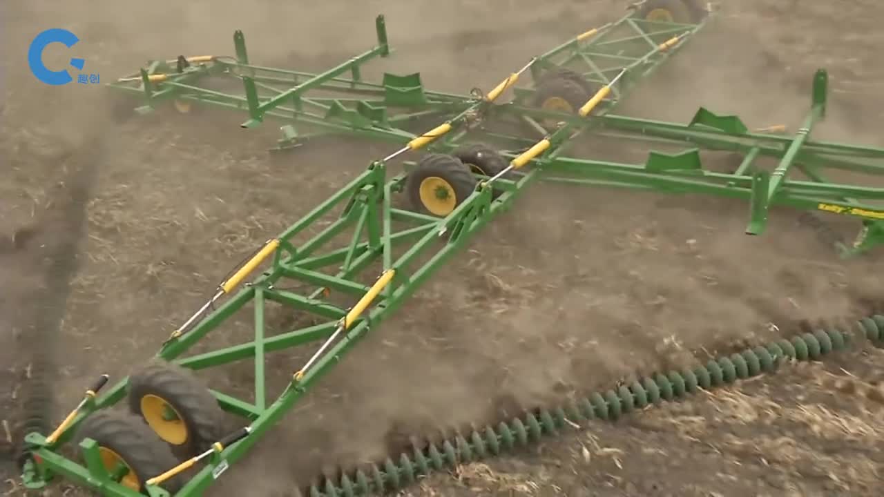 不可思议的菱形除草机链条上布满了弧形圆盘