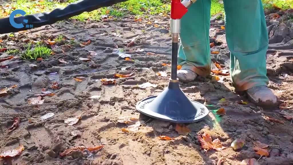 不可思议的土壤曝气把一根针插入地下充入空气疏通土壤