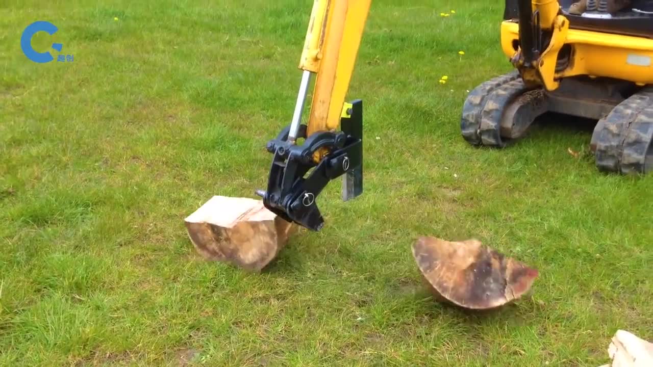 不可思议的机械劈木夹把木头轻松劈成两半