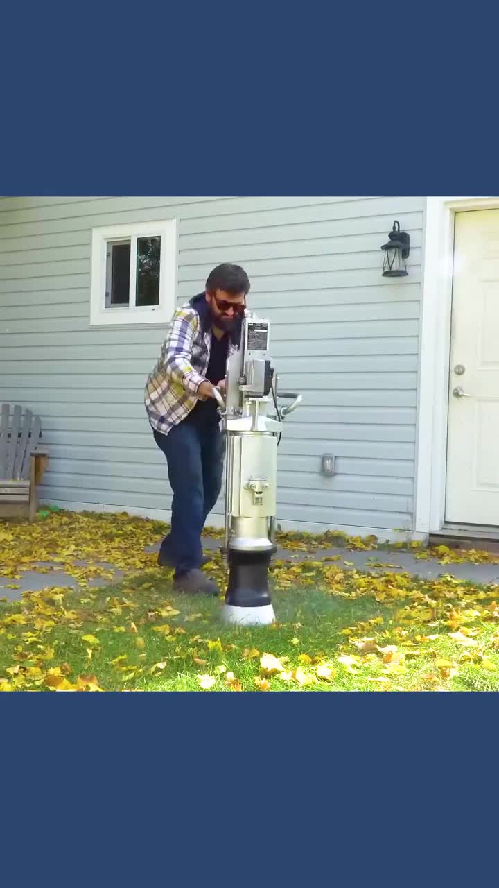 不可思议的火力夯地机工作起来一蹦一跳的