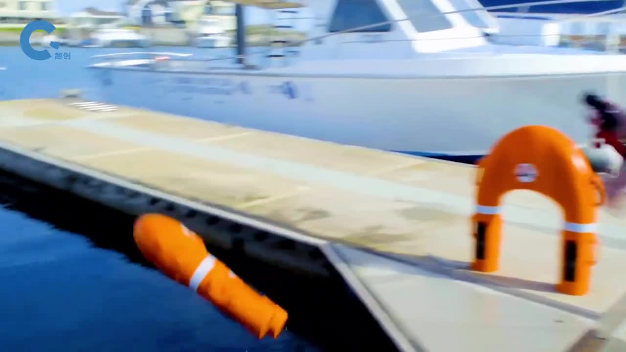 不可思议的遥控式救生圈把它扔进水里不会游泳也能救人