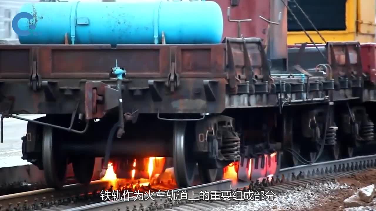 不可思议的火车轨道软的像一根面条这是怎么回事