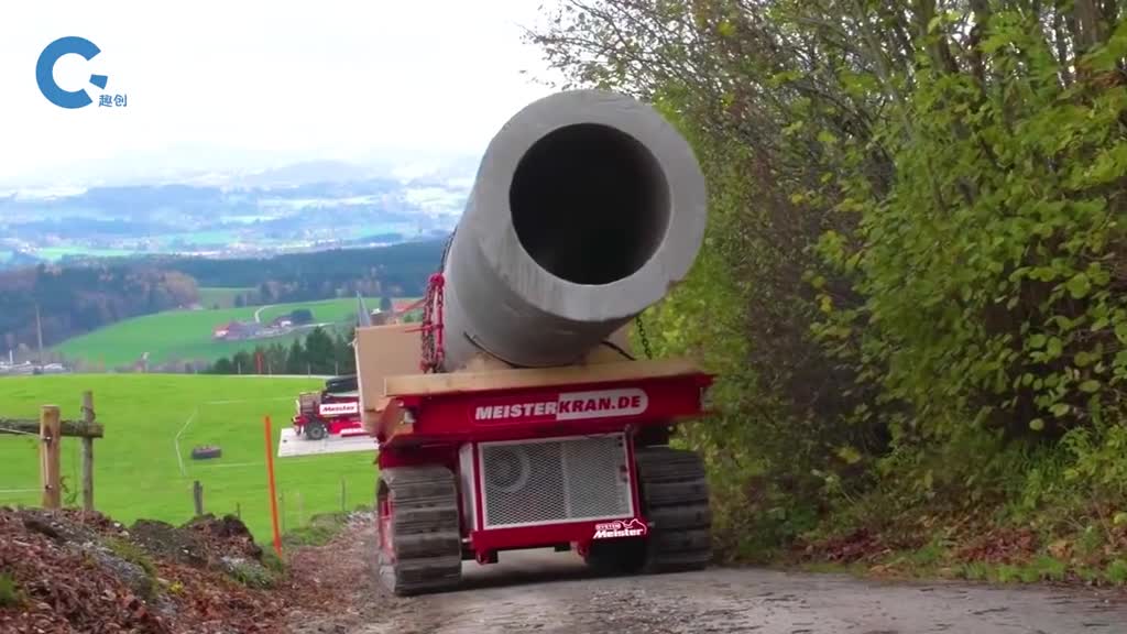 不可思议的履带运输车取消驾驶室改用遥控驾驶能当作车头使用