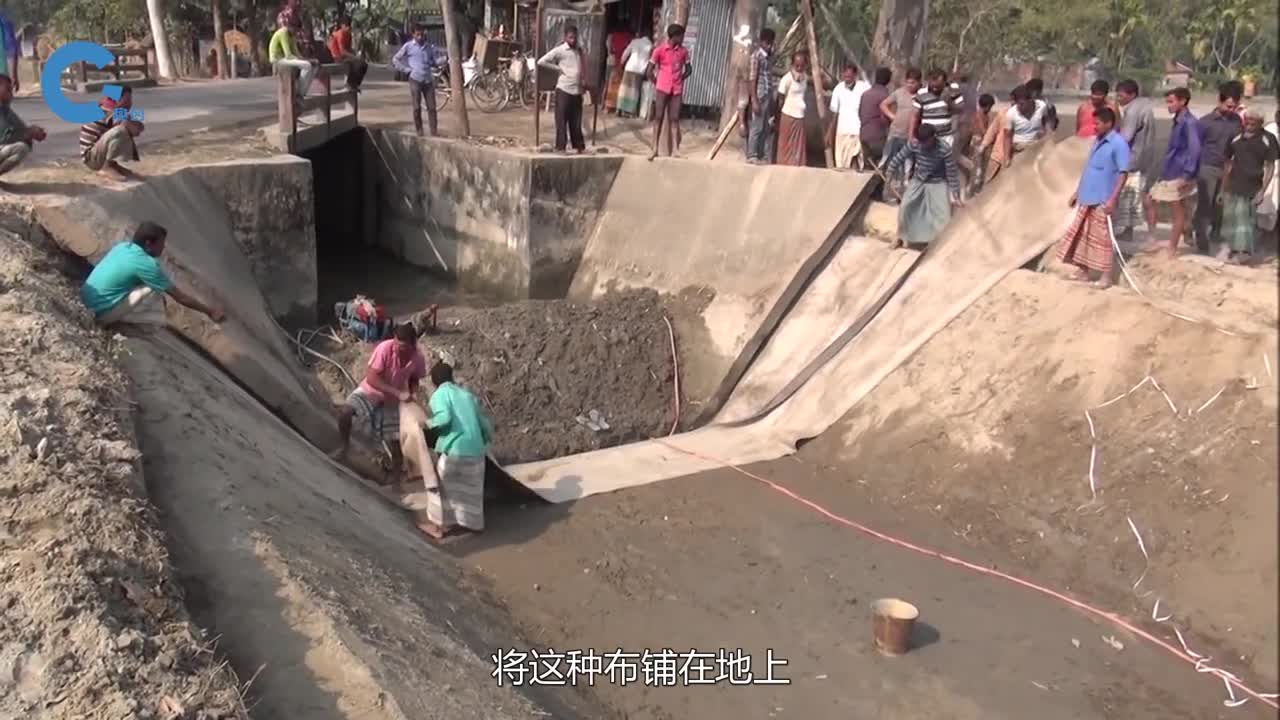 中国发明水泥毯遇水即变混凝土韧性可比肩纺织品