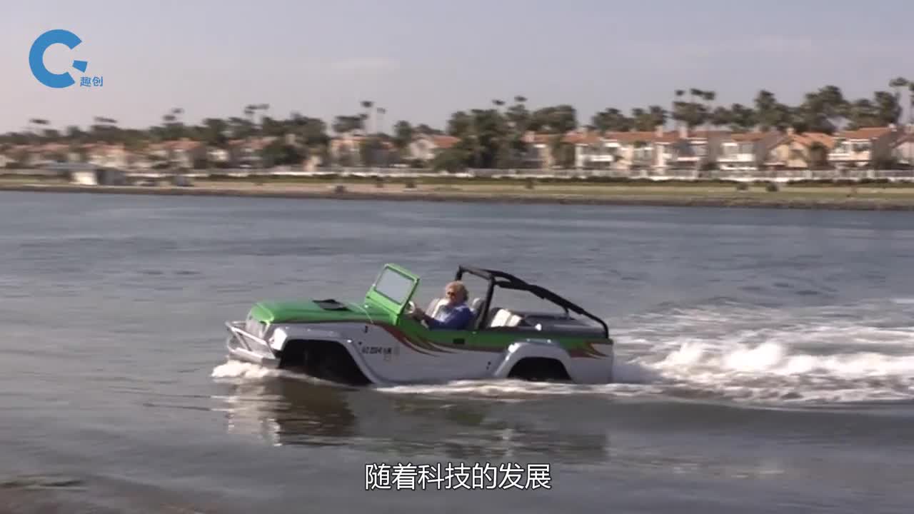 作死老外奇葩挑战驾驶摩托车在海面玩漂移