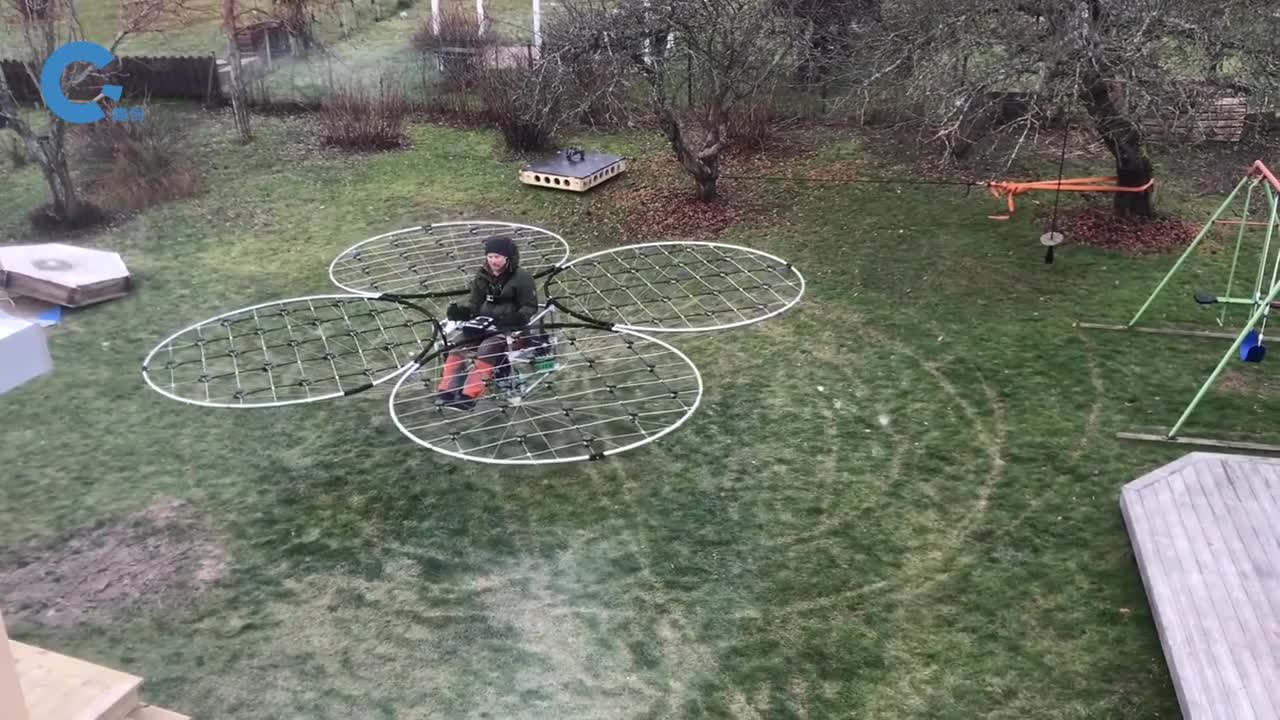 不可思议的载人无人机安装有18个高速螺旋桨