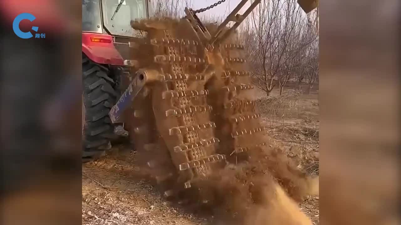 不可思议的双排链式挖沟机专为种植山药发明