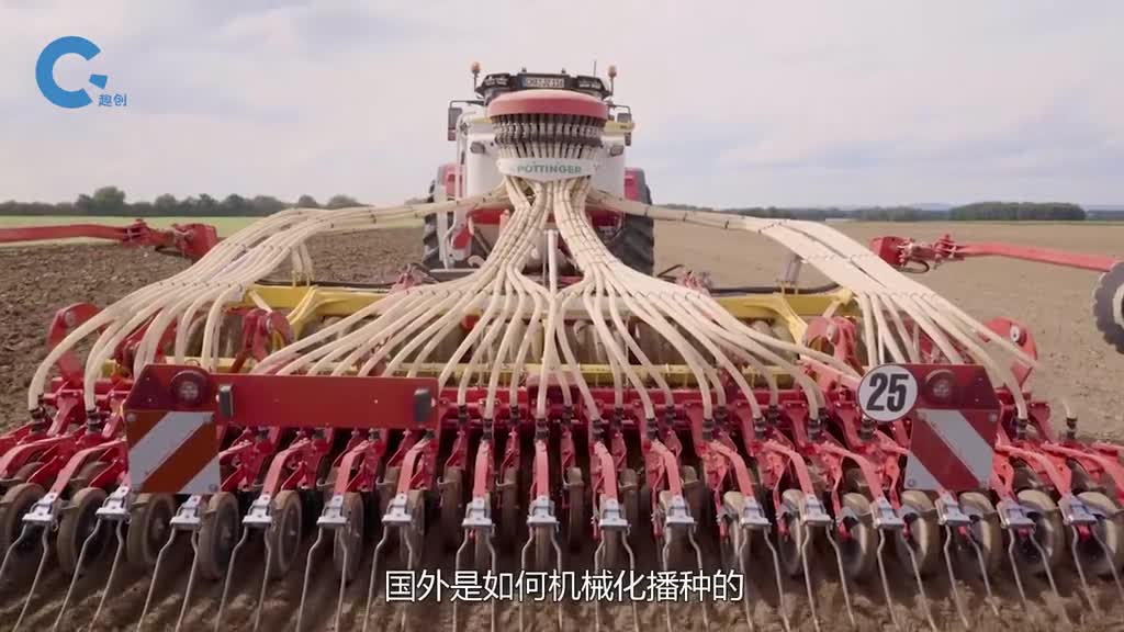 不可思议的气动播种机边挖沟槽边播种