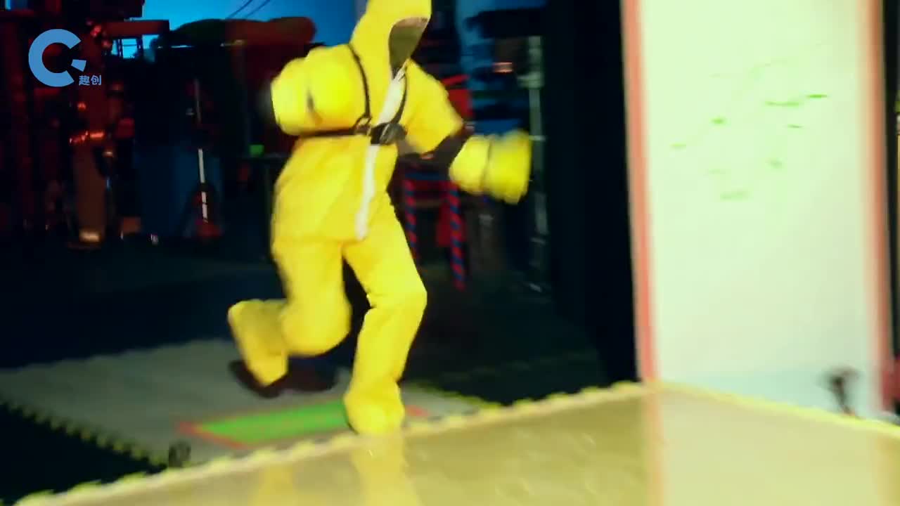 人站在上面寸步难行赛车轮胎也能被粘住