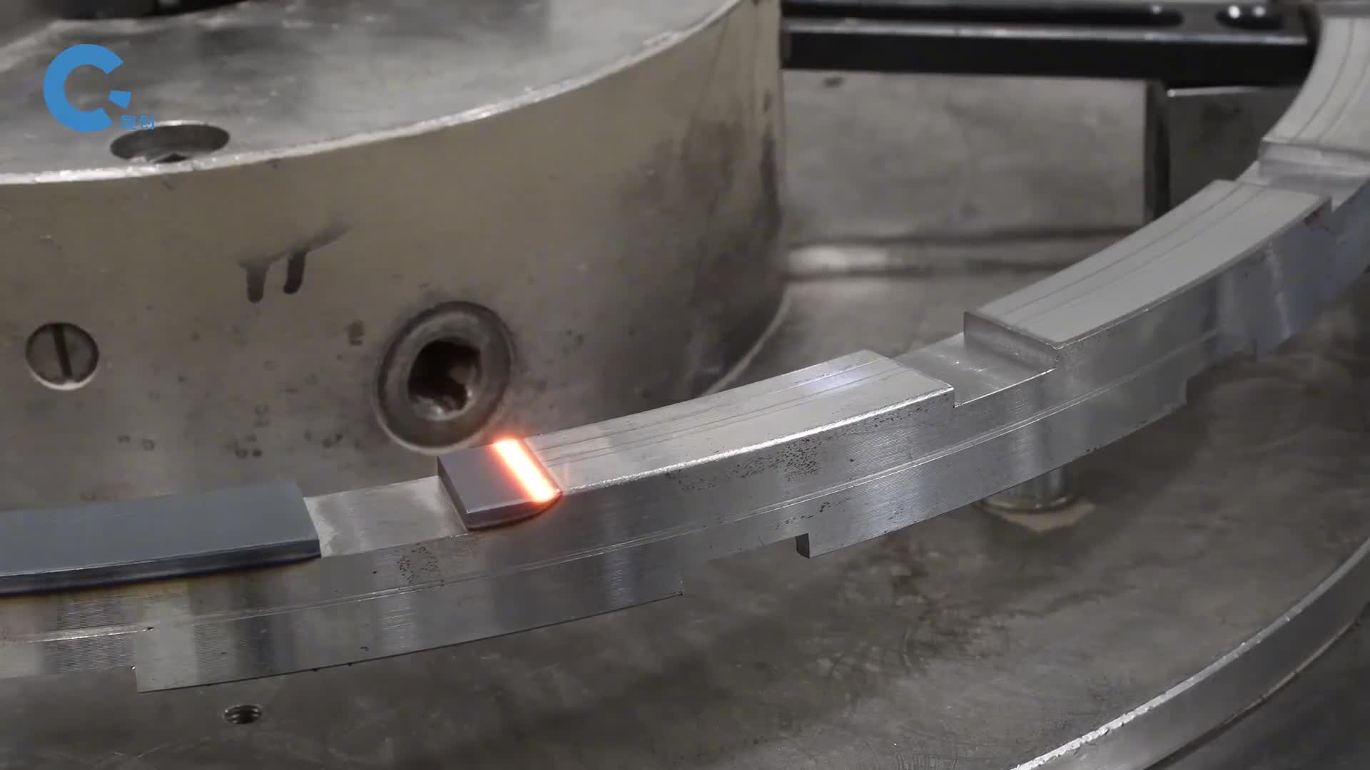 不可思议的激光硬化可以增加金属表面硬度