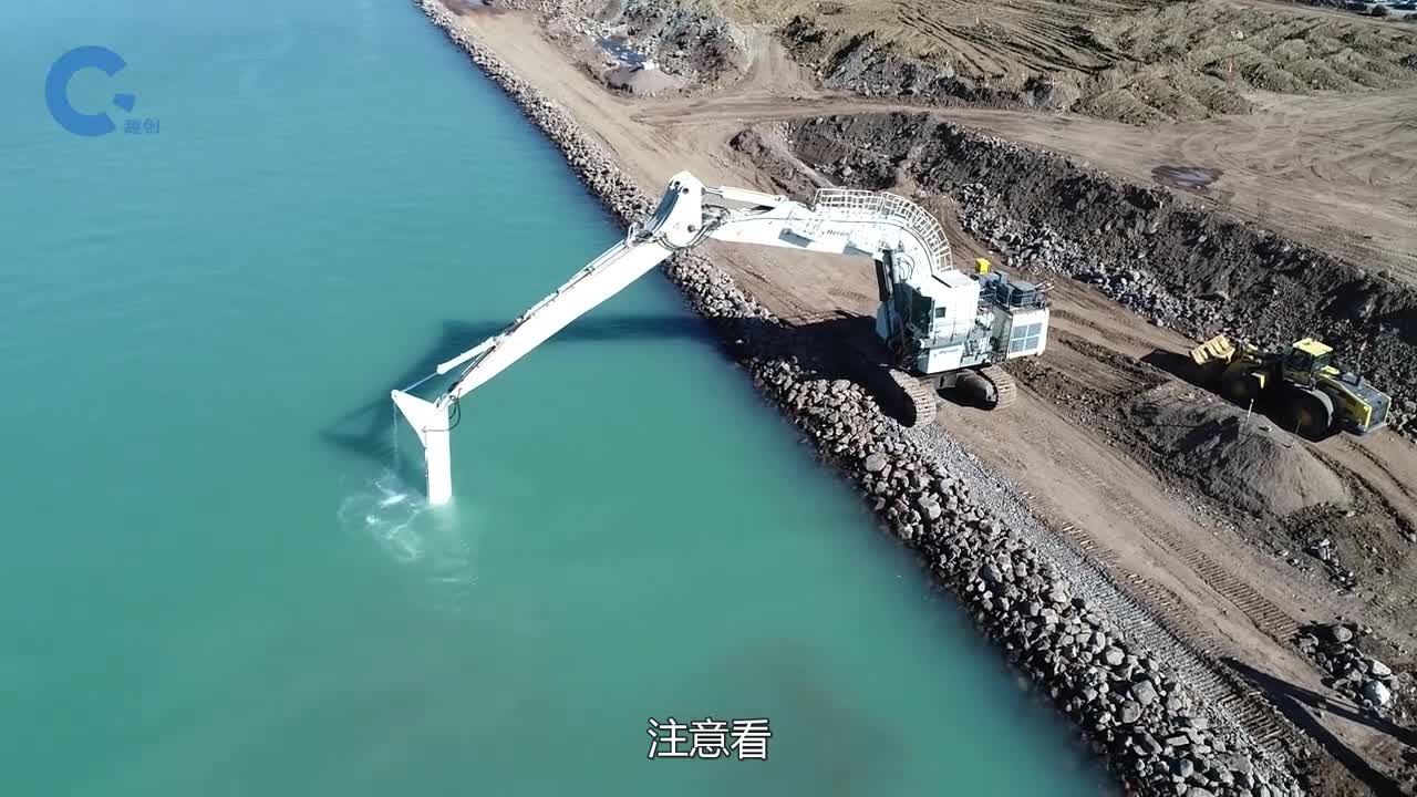 不可思议的填海挖掘机拥有42米的臂长