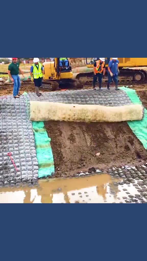 不可思议的混凝土方块毯铺满河堤能有效防止水流侵蚀