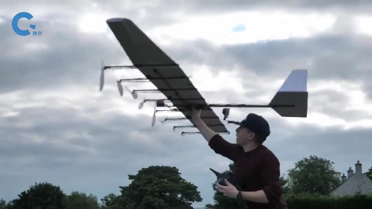 世界上最大的橡皮筋飞机八个螺旋桨同时旋转