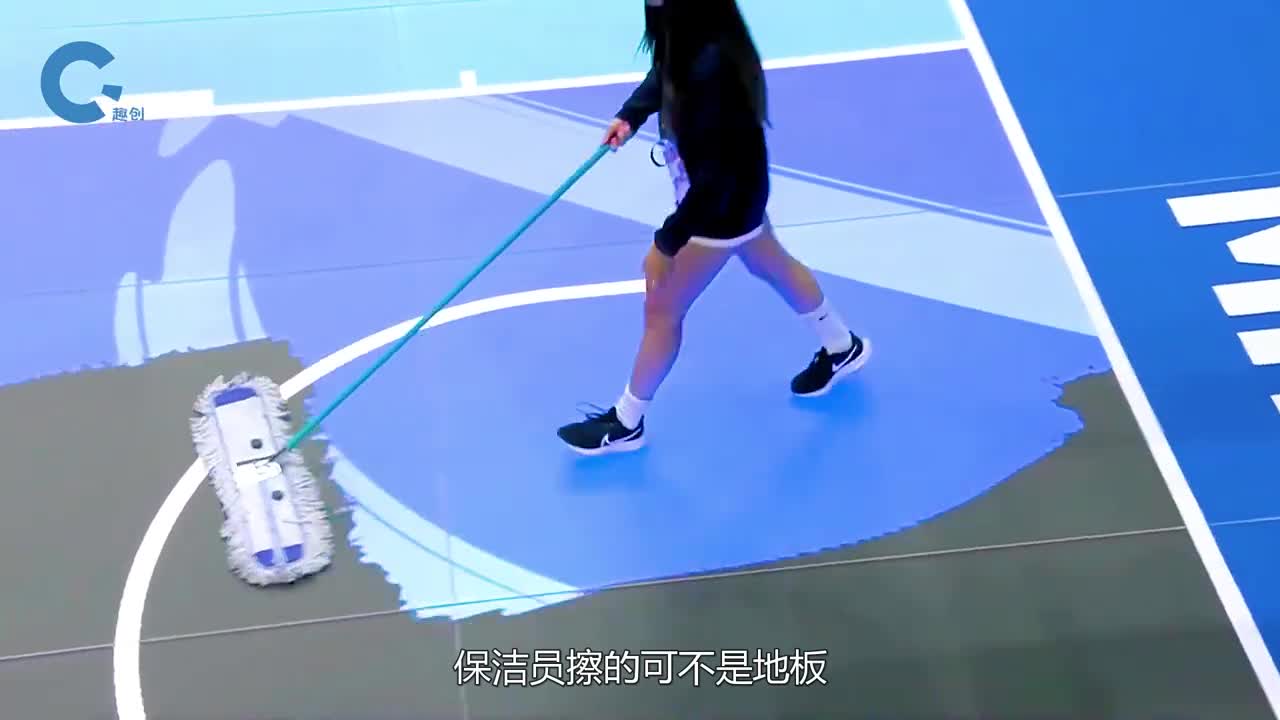 不可思议的LED屏幕地板划线和图案可任意改变弹力和木地板