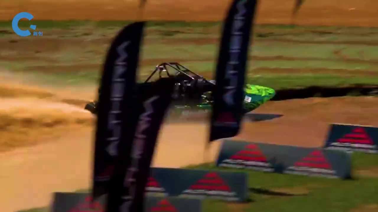 不可思议的喷气艇冲刺赛没有直线全是弯道三秒内时速破百