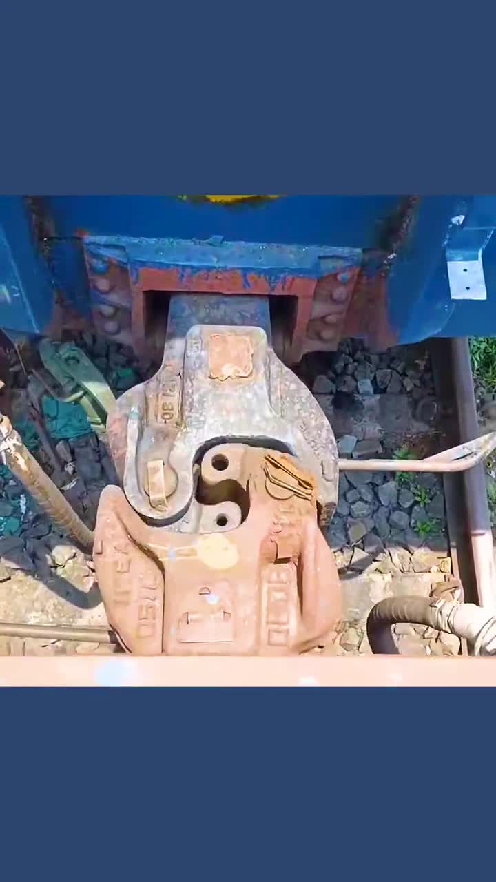 不可思议的詹式车钩用来连接火车车厢怎么摇晃都不松开