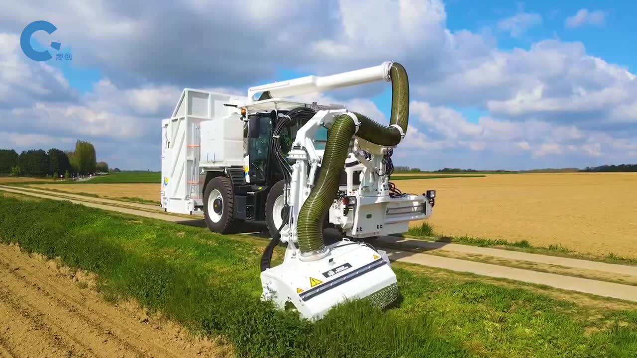不可思议的割吸除草机割下杂草的同时吸进车斗里