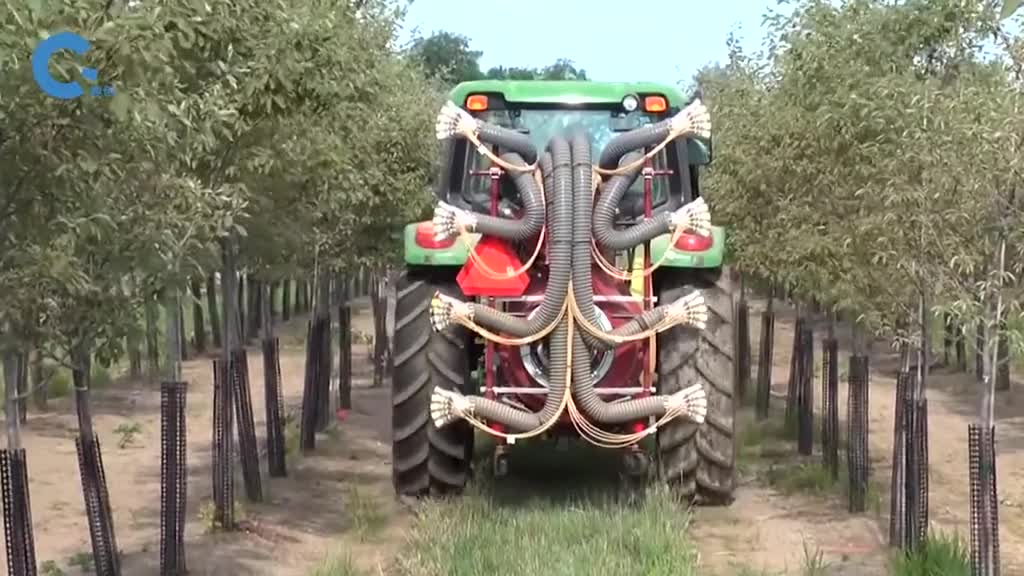 不可思议的八爪智能喷雾器两边有植物才会喷洒