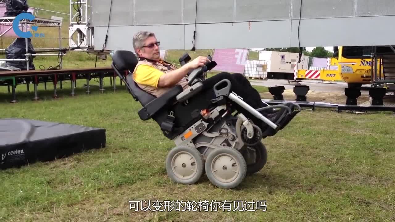 不可思议的变形轮椅可载人直立行走就连上下楼都能轻松解决