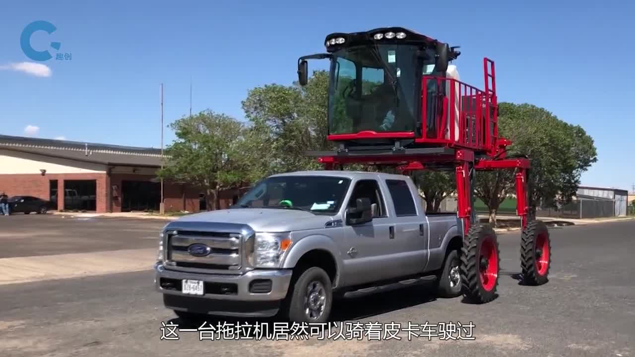 会踩高跷的农用机械离地间隙达到了193米骑在枝头上喷农药
