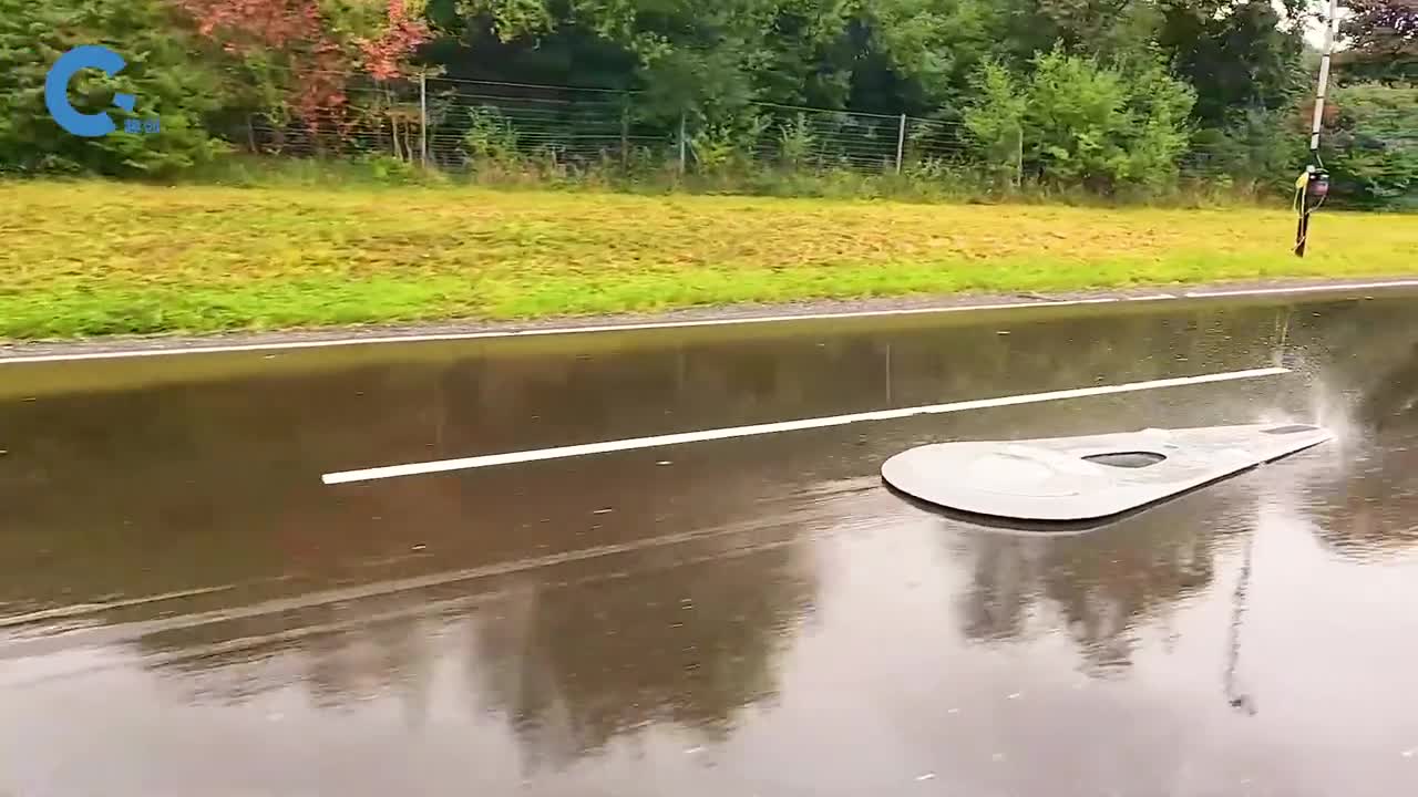 不可思议的贴地机器人厚度仅有四厘米专门测试辅助驾驶系统