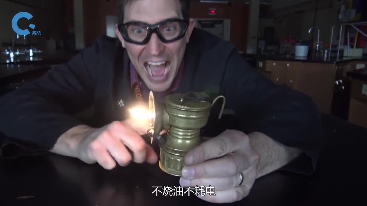 不可思议的电石灯放点石头就能照明这是什么原理