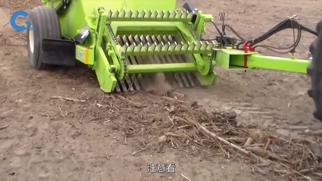 不可思议的树枝清理机清理树枝就像扫地一样