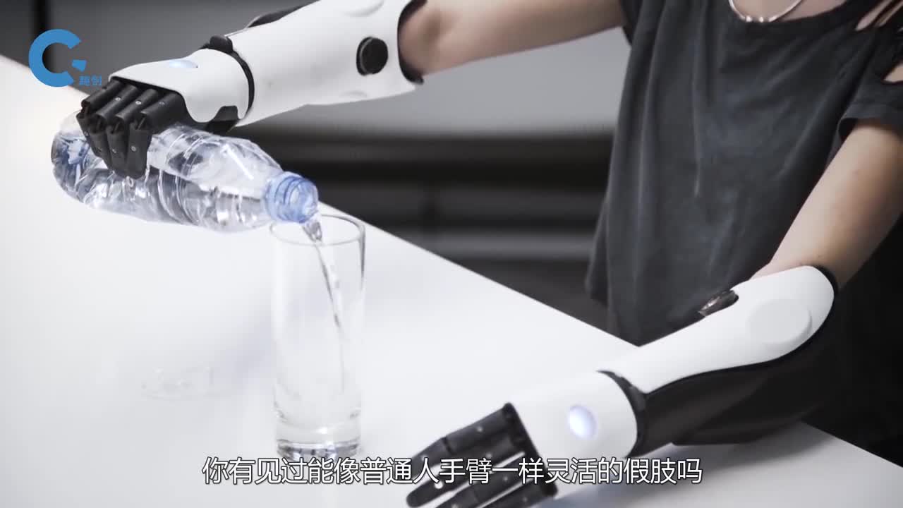 专为手臂截肢人群打造的义肢患者戴上后拉弓射箭都不是问题