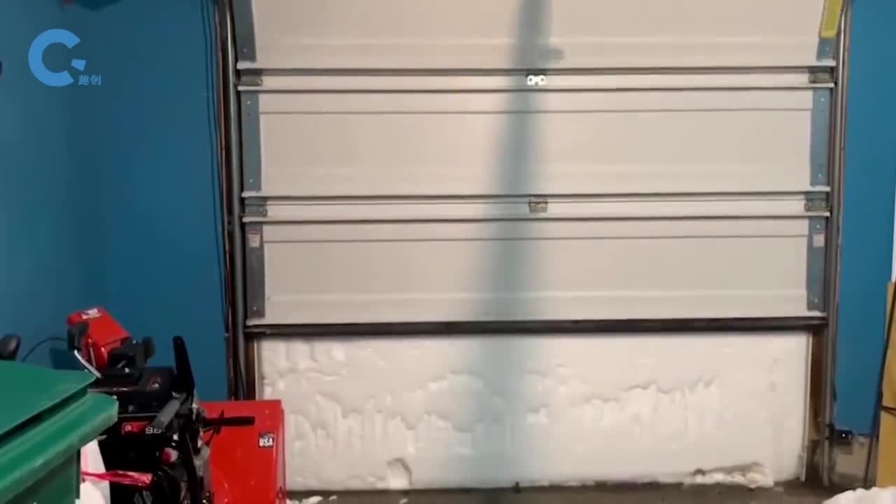 不可思议的迷你除雪车就像开坦克一样