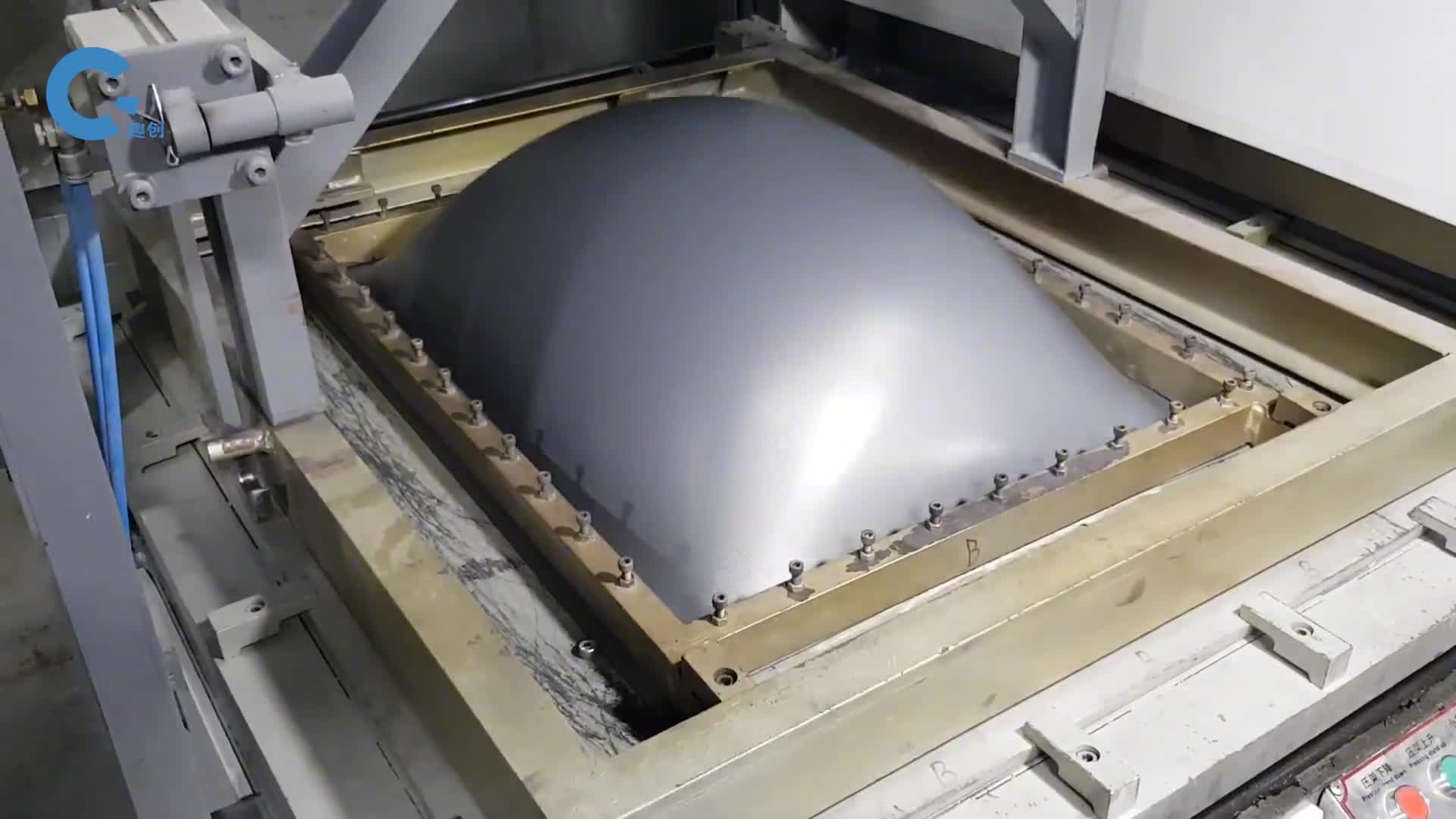 先吹后吸拉杆箱就是这么被做出来的