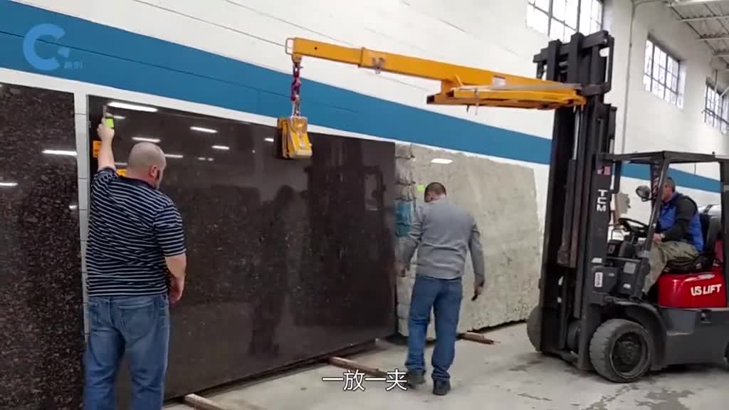 不可思议的自动平板升降机轻松搬运上千斤重的石板