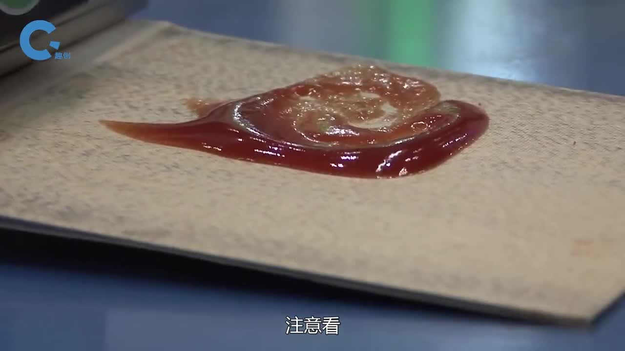 不可思议的液体铲子能完整的将番茄酱铲起来它是怎样做到的