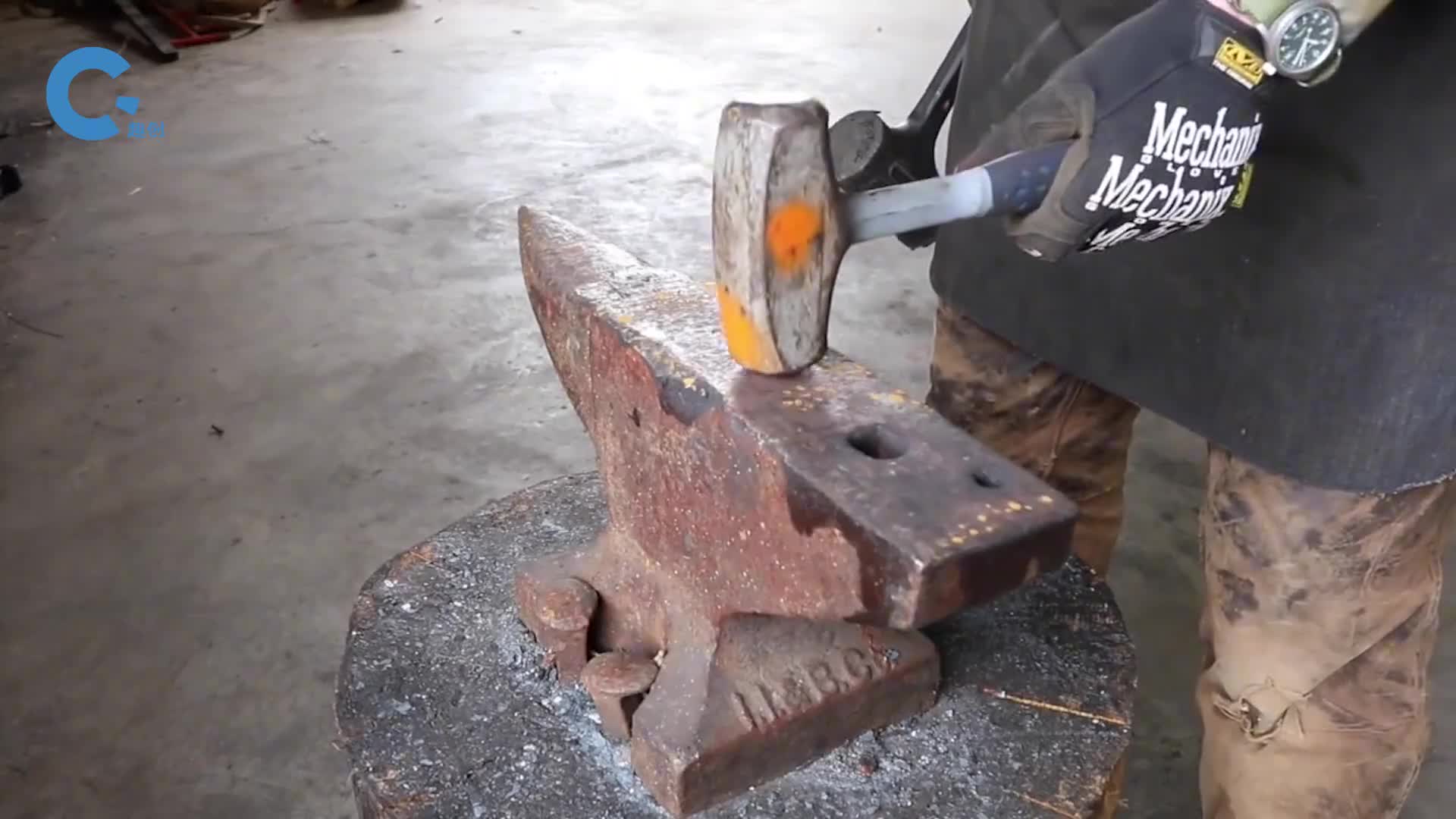 不可思议的香槟锤敲击工件不会反弹