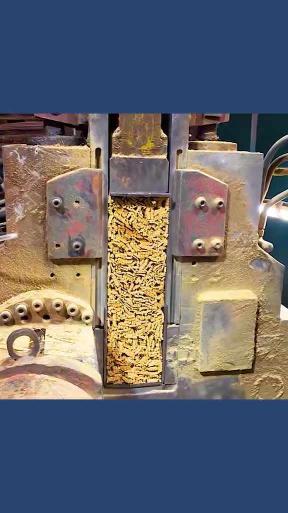 不可思议的热压工艺高温加高压把竹条压成竹木地板