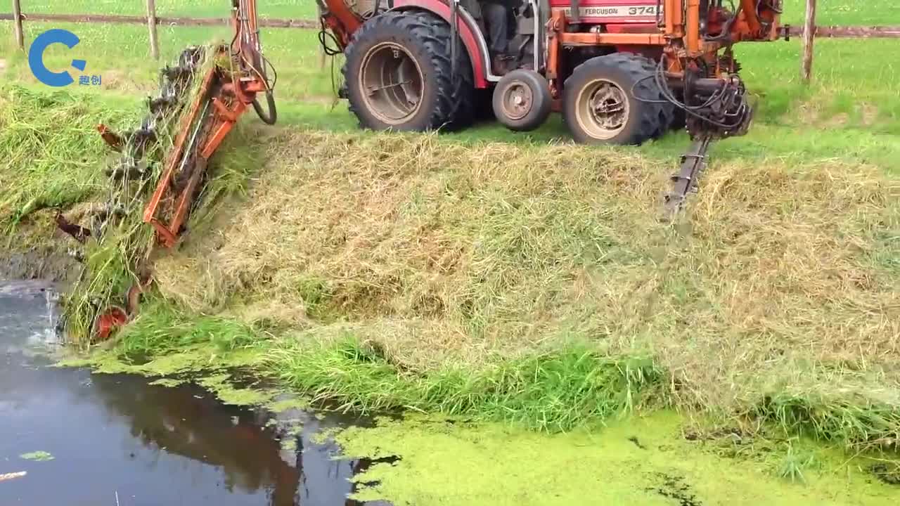专为沟渠发明的一体化割草机前后两种机器同步工作