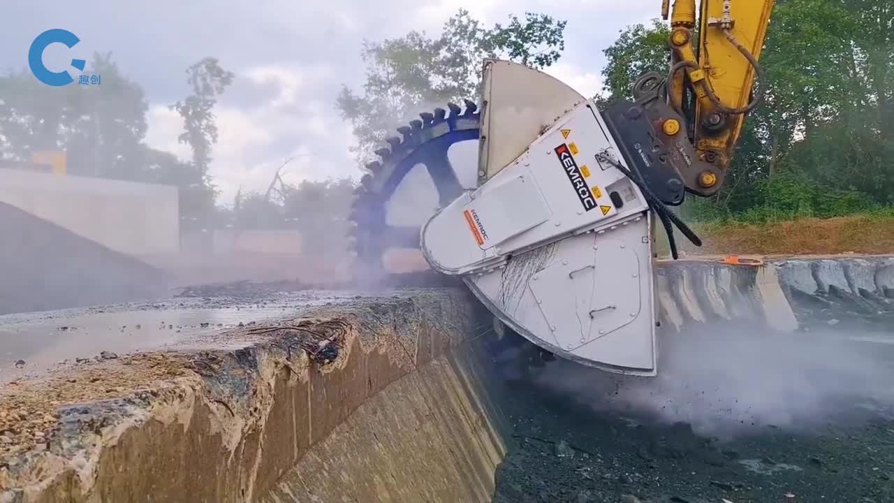 不可思议的切割轮盘轻松切断混凝土钢筋