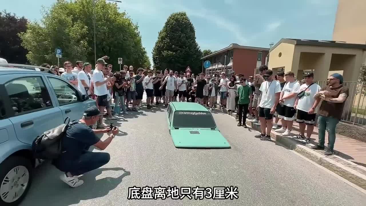 离地仅3厘米的最矮汽车就像是在游戏世界里卡了bug